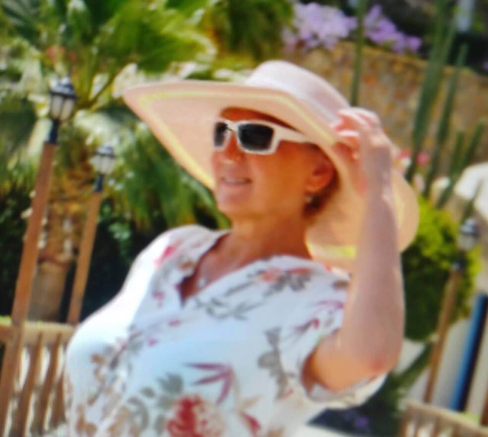 Reference na kurz angličtiny jazykové školy Top English, lektorky Ivany Bártkové. Jarmila Hloušková říká: Na kurzu se mi nejvíce líbí taktika, jakou Iva učí i nás starší. Dokáže nás vtáhnout do učení angličtiny a pravidelně nás zásobuje angličtinou i mimo kurz na jejich sociálních sítích. Jako lektorka je velmi vstřícná, trpělivá, nápaditá, exkluzivně hovoří anglicky a má mnoho zkušeností ze zahraničí a talent učit. Konečně se posunuju.