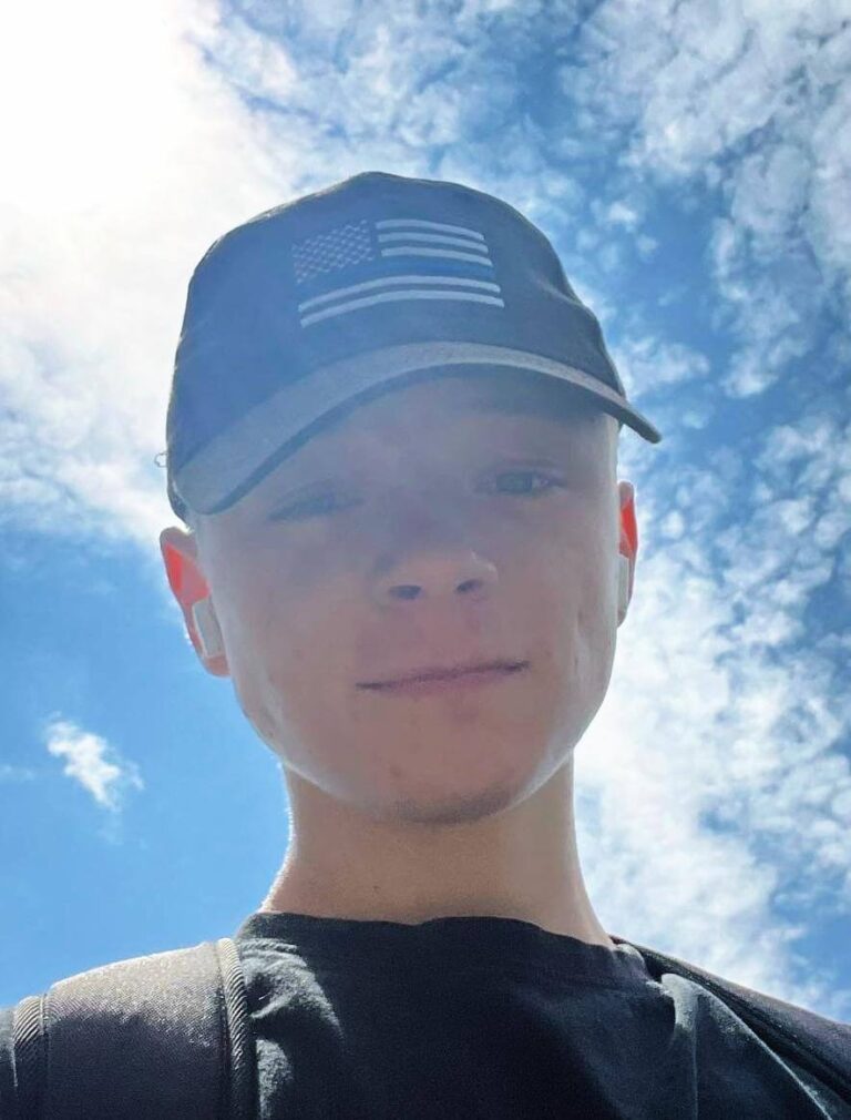 Reference na kurz angličtiny jazykové školy Top English, lektorky Ivany Bártkové. Michael Štěpán říká: Nejlepší kurz angličtiny pod sluncem! Od slovíček, přes gramatiku až po speaking neznám lepší místo ke zlepšení svých dovedností. Angličtina se stala mou kamarádkou, co jsem začal studovat s TOP English.