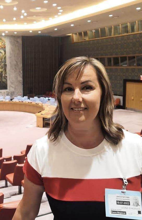 Fotka k referenci pro Top English jazykovou školu s výukou angličtiny. Na fotce je Leona Sýkorová.